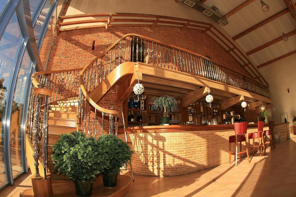 Hotel Les Ecuries De La Tour Mondonville Esterno foto