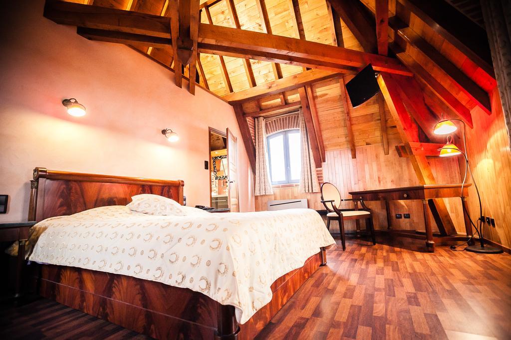 Hotel Les Ecuries De La Tour Mondonville Esterno foto