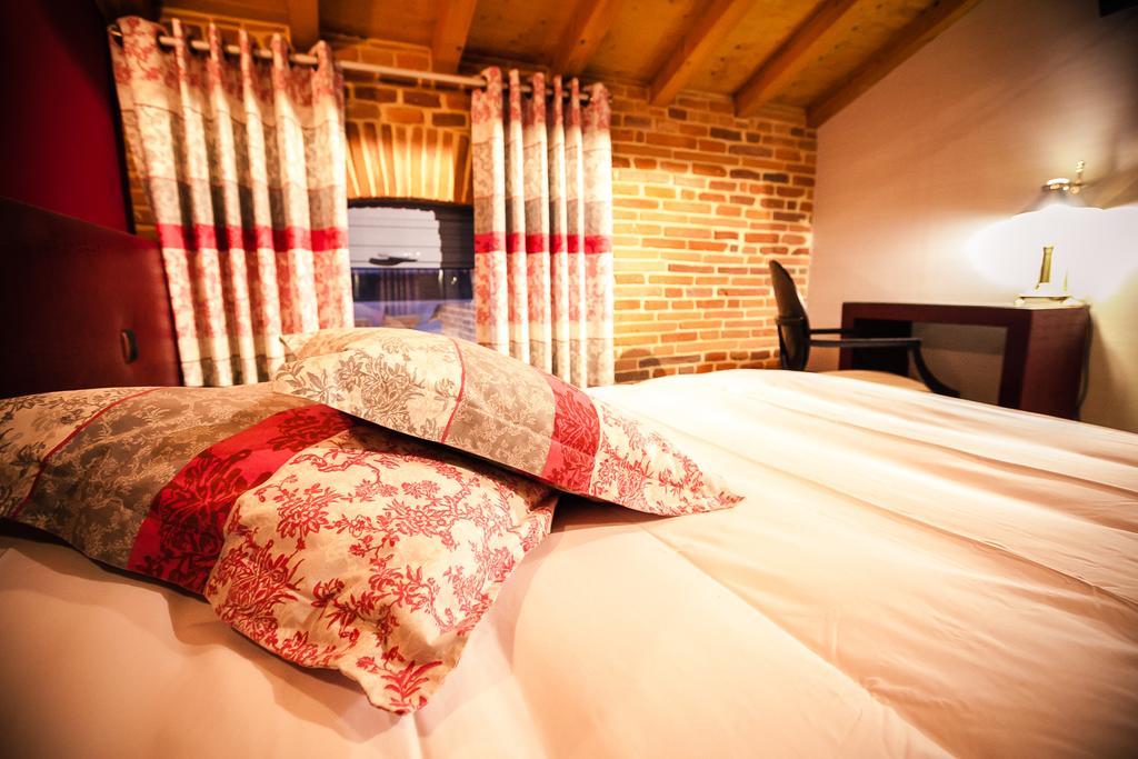 Hotel Les Ecuries De La Tour Mondonville Esterno foto